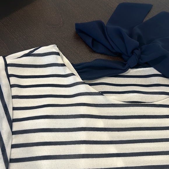 White and Blue Striped Blouse with bow (Size 6) - Picture 4 of 5